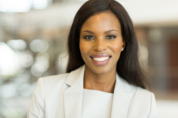 linda mujer de negocios africana
 - Foto, imagen