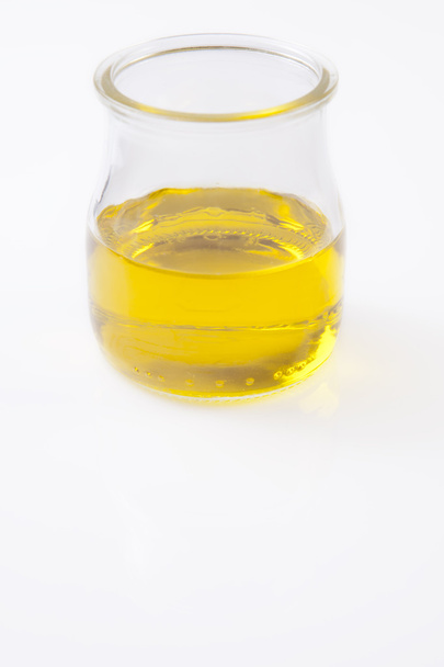 Glass of olive oil - Foto, afbeelding