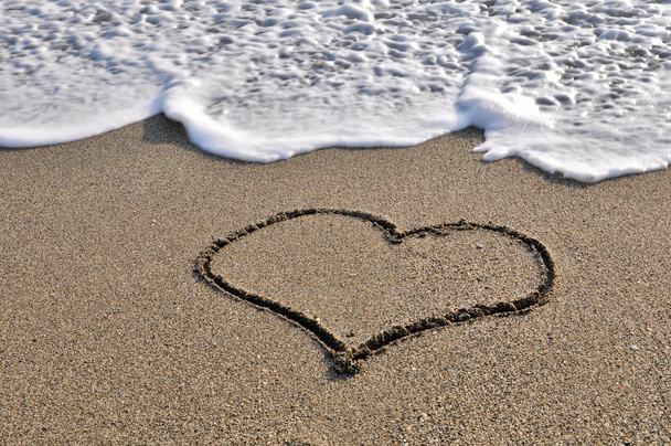 Сердце - нарисовано в песке
 - Фото, изображение
