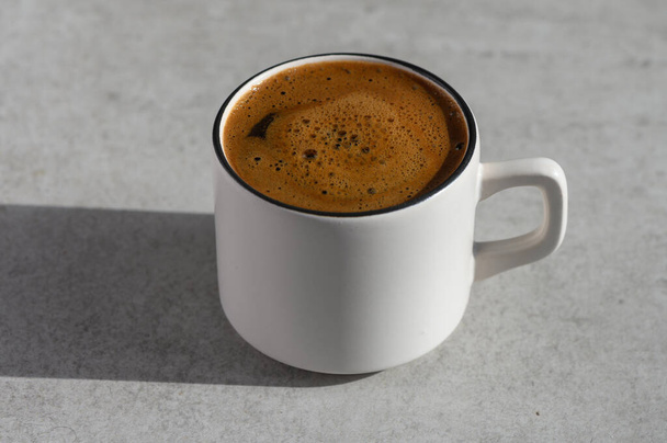 šálek kávy v tureckém slunečním světle - Fotografie, Obrázek