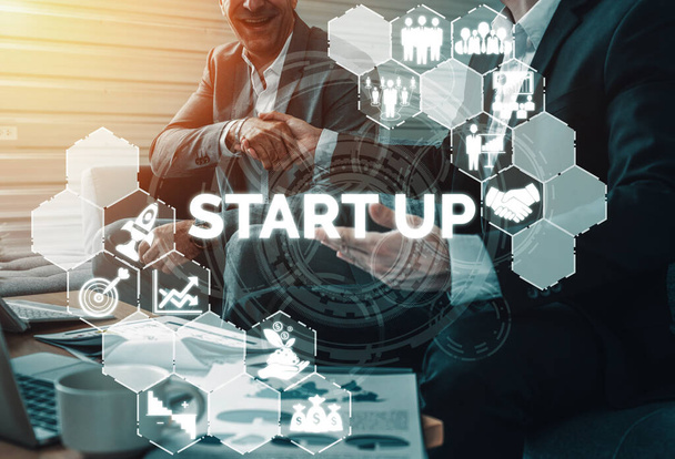 Start Up Business of Creative People Concept - Modern grafikus felület, amely a vállalkozói szellem, az alap és a projektterv szimbólumát mutatja be egy új kisvállalkozás intelligens vállalkozói csoport általi elindításához. uds - Fotó, kép
