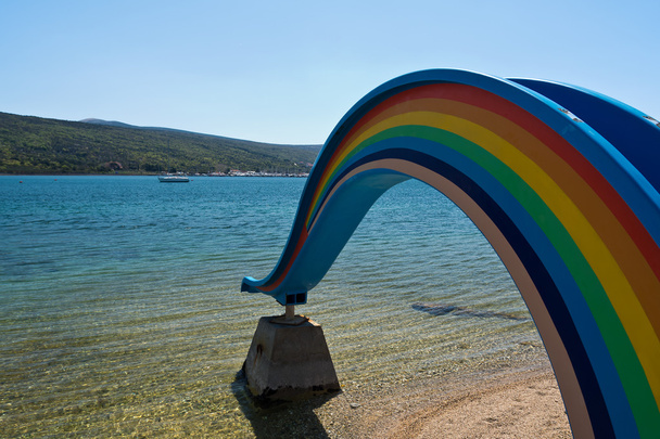 Corrediça de água arco-íris
 - Foto, Imagem