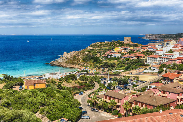 Vista aerea panoramica sulla città di Santa Teresa Gallura, situata sulla punta settentrionale della Sardegna, sullo stretto di Bonifacio, in provincia di Sassari - Foto, immagini