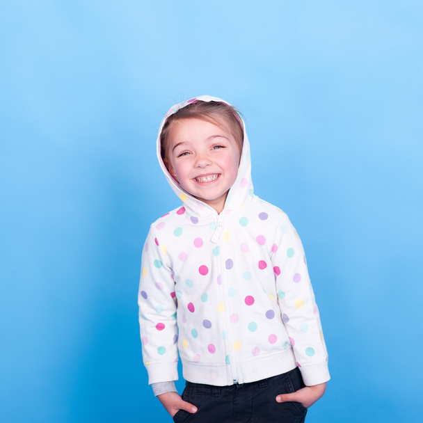 little girl wearing hoodie - Foto, afbeelding