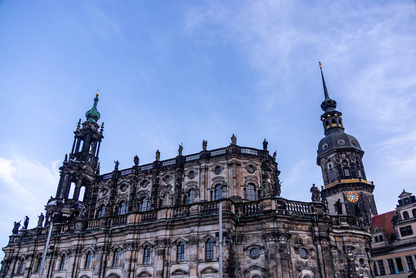 Een korte avondwandeling door het prachtige historische centrum van Dresden - Saksen - Duitsland  - Foto, afbeelding