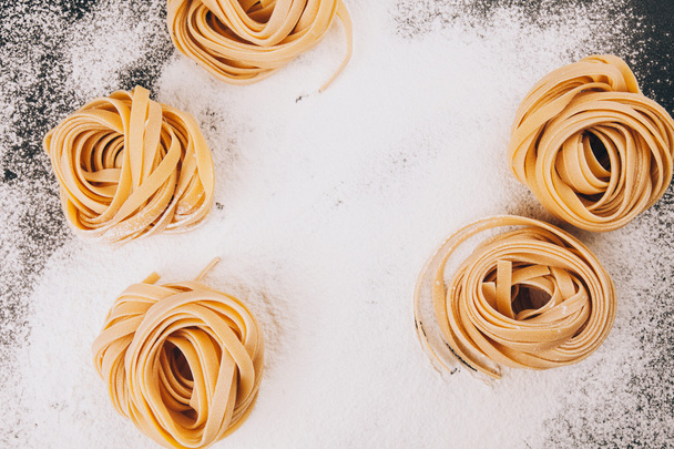 Frame of pasta on scattered flour - 写真・画像