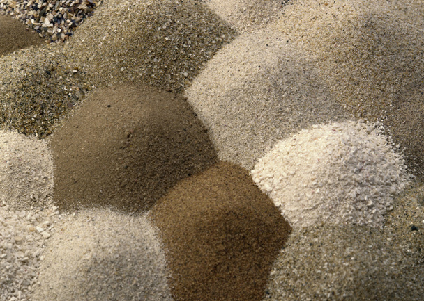 verschillende brown afgezwakt zand stapels aan elkaar - Foto, afbeelding