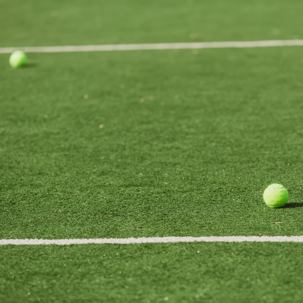 bola de tênis no campo - Foto, Imagem