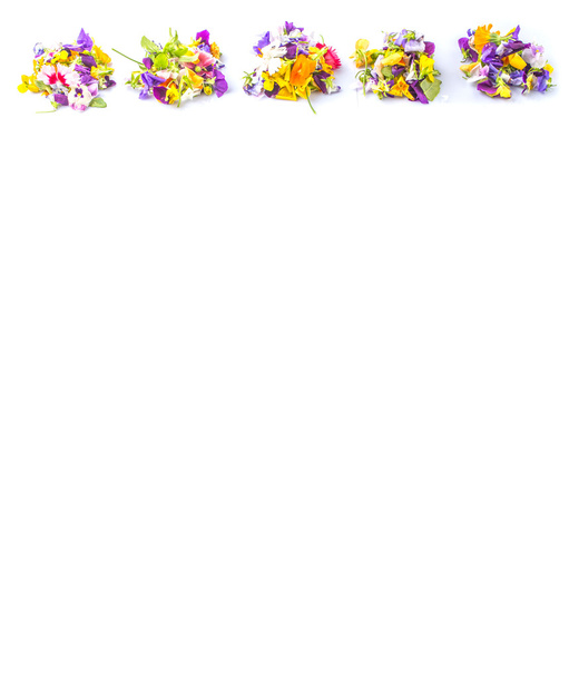 ミックスの食用花のサラダ - 写真・画像