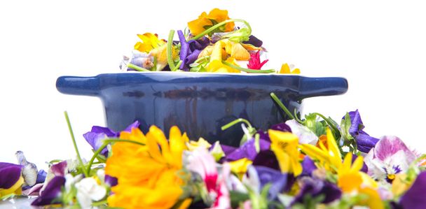 Mezcla ensalada de flores comestibles
 - Foto, imagen