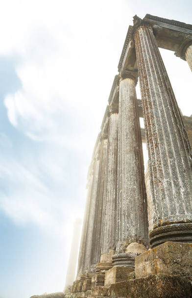 Die Ruinen des Zeustempels in Aizanoi. Kutahya. Türkei - Foto, Bild