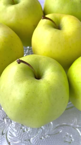 Яблуко, яблука, зелений, жовтий, фрукти, вітаміни, здоров'я, весна, смачно, корисно, вегане, довголіття - Кадри, відео