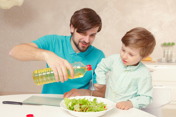 Father and son make salad dressing - 写真・画像