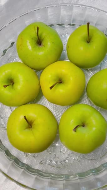 Яблуко, яблука, жовтий, зелений, фрукти, вітаміни, здоров'я, весна, смачні, корисні, веганські, довголіття - Кадри, відео