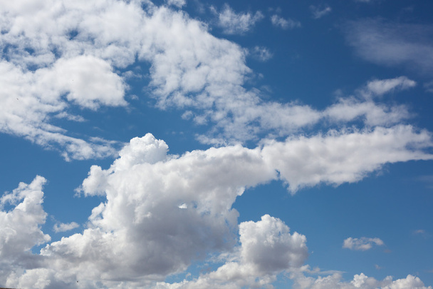 Nubes cúmulos
 - Foto, Imagen