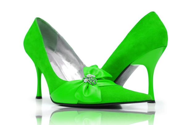 白でエレガントな緑の靴 - 写真・画像