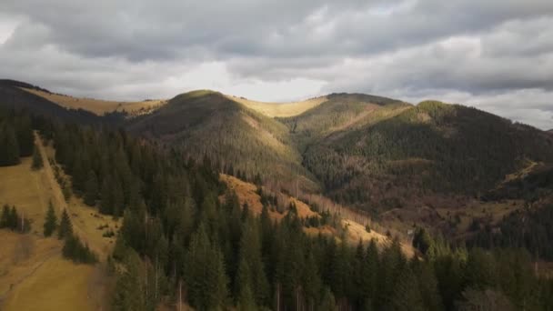 Karpat Dağları 'nın sonbahar manzarası - Video, Çekim