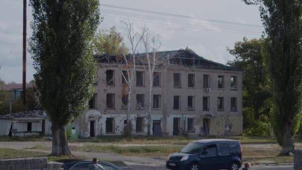 Het verwoeste gebouw als gevolg van de oorlog van Rusland tegen Oekraïne Borodyanka - Video