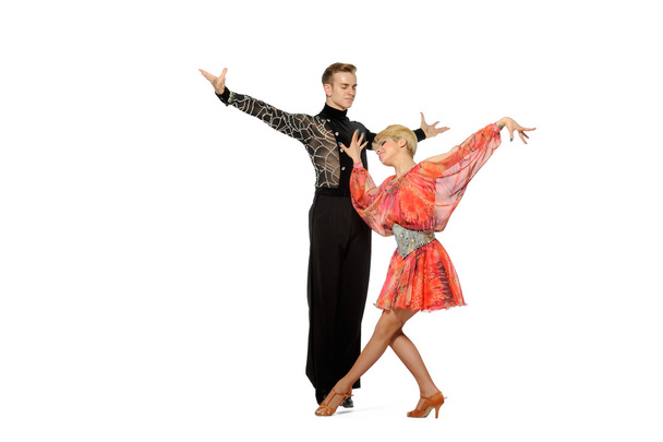 kaunis pari aktiivisessa tanssisalissa tanssi
 - Valokuva, kuva