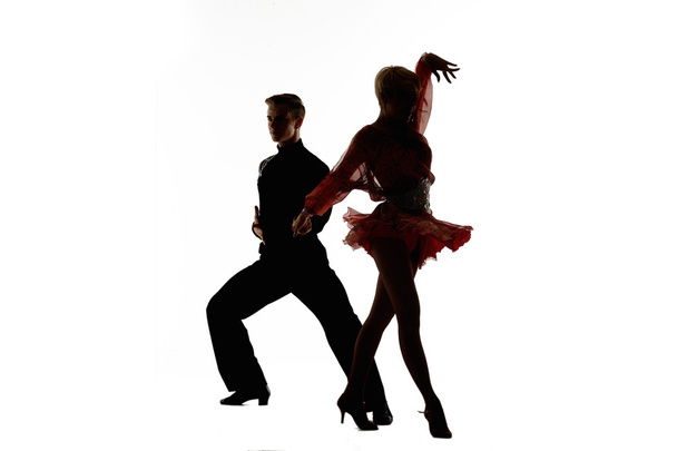 красивая пара в активных бальных танцах
 - Фото, изображение