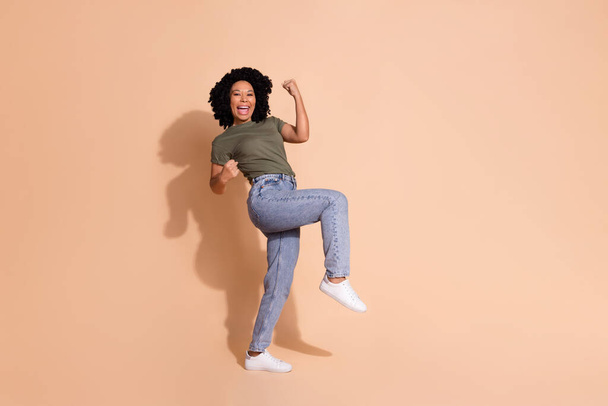 Full size photo of ecstatic person wear khaki t-shirt t-shirt win lottery shout yeah clenching fists isolated on pastel color background. - Foto, afbeelding