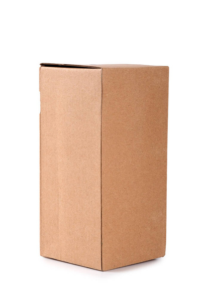 картонна коробка ізольована на білому фоні
 - Фото, зображення