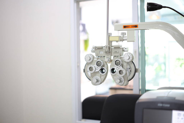 Teste ocular de Phoropter, equipamento de medição ocular para pacientes em hospitais, exame oftalmológico Refrator de Phoropter  - Foto, Imagem