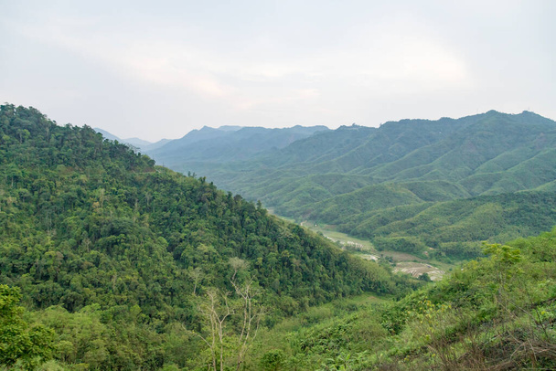 Krásné horské údolí s večerním západem slunce v nungba příroda krajina obraz manipur indie. - Fotografie, Obrázek