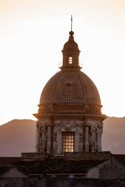 Italia, Sisilia. Yksityiskohta Carmine Maggiore kupoli Palermossa
 - Valokuva, kuva
