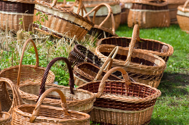 Плетені кошики на ринку
 - Фото, зображення
