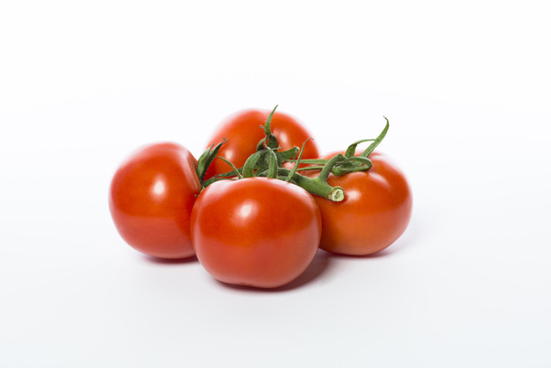 Joukko tuoreita ja mehukkaita tomaatteja eristetty
 - Valokuva, kuva