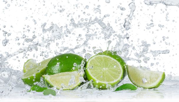 Limes with water splash - Valokuva, kuva