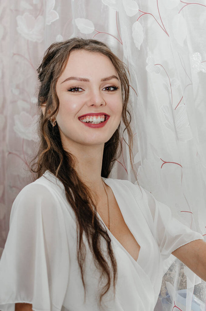 Retrato de la novia en un vestido de novia
 - Foto, imagen