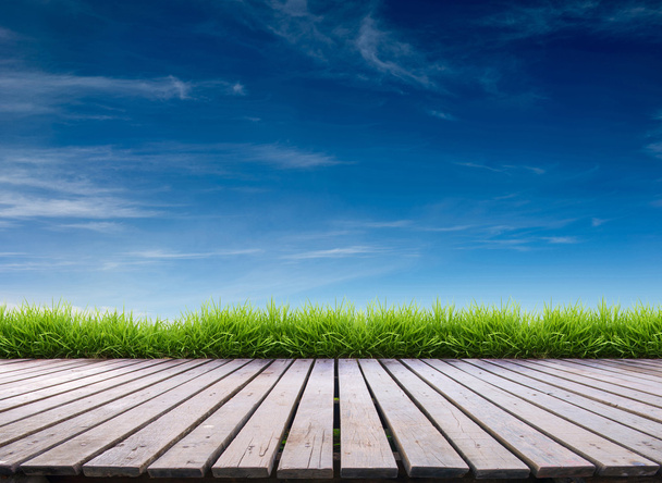 houten terras en blauwe hemel - Foto, afbeelding