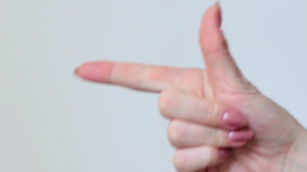 Kézmozdulat ujjal mutató irány ellen fehér háttér. Kiváló minőségű 4k felvételek - Felvétel, videó