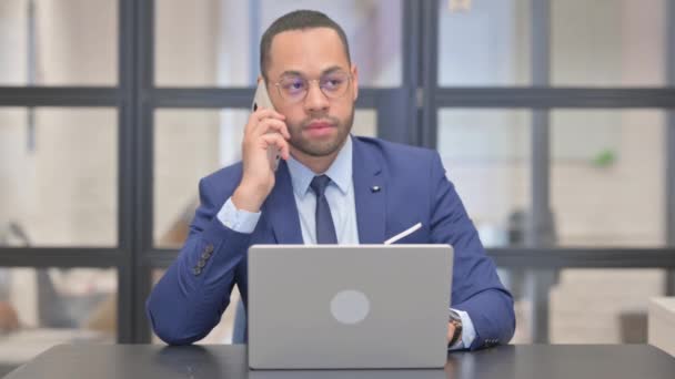 Mixed Race Businessman Talking on Phone - Footage, Video