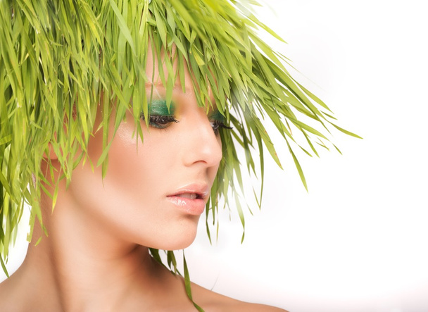 Žena s vlasy čerstvé trávy - Fotografie, Obrázek