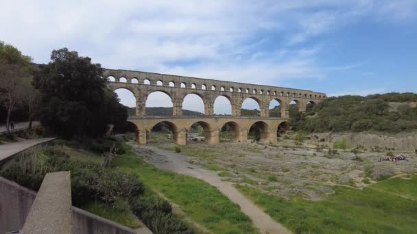 Pont du Gard historic Roman aqueduct in Provence region of France, close to Nimes city. Объекты Всемирного наследия ЮНЕСКО - Кадры, видео