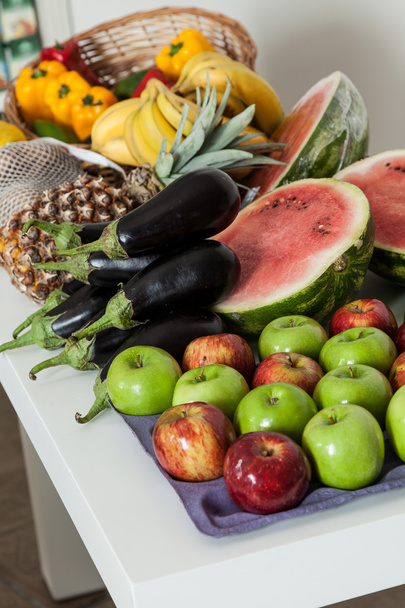 Csoport, a friss gyümölcsök és zöldségek  - Fotó, kép