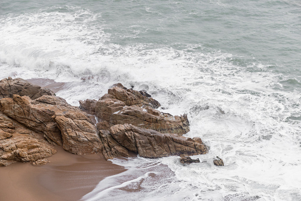 скелястий берег
 - Фото, зображення