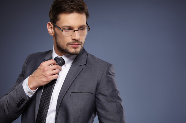 Businessman in suit on gray - Foto, Imagen