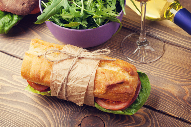 Sandwich, salad and white wine - Foto, imagen