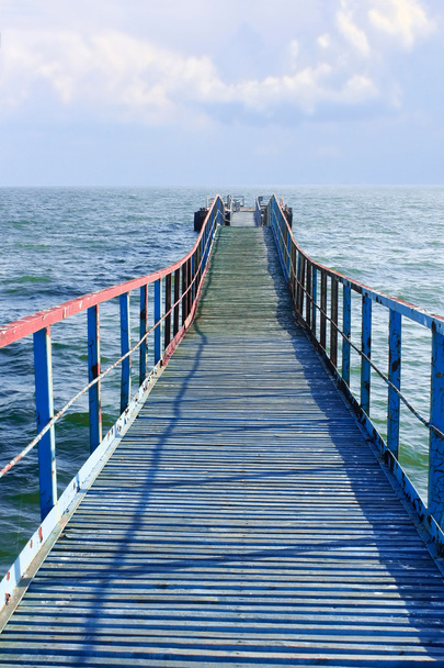 παλιά τα pier ξύλινα θάλασσα - Φωτογραφία, εικόνα