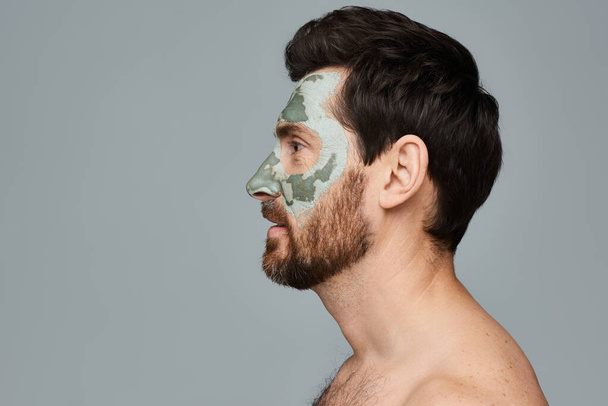 A man wearing a face mask and looking away. - Photo, Image