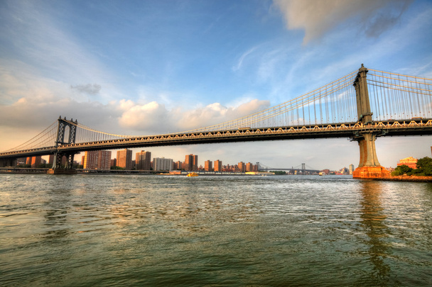 Traffic on Manhattan Bridge over the East River - Zdjęcie, obraz