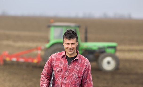 Agricultor en el campo
 - Foto, imagen