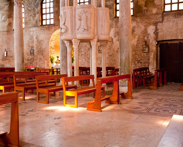 Intérieur de la basilique Sainte-Euphémie, Grado
 - Photo, image