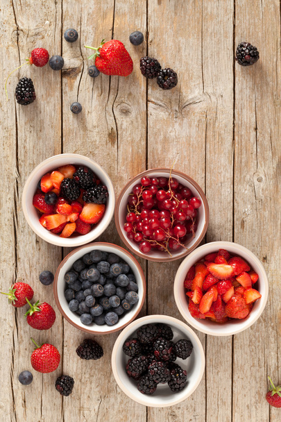 Мягкие фрукты в мисках
 - Фото, изображение