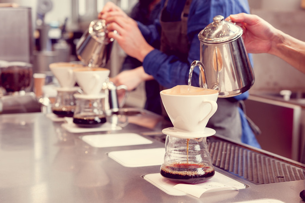 Barista driping kávé - Fotó, kép