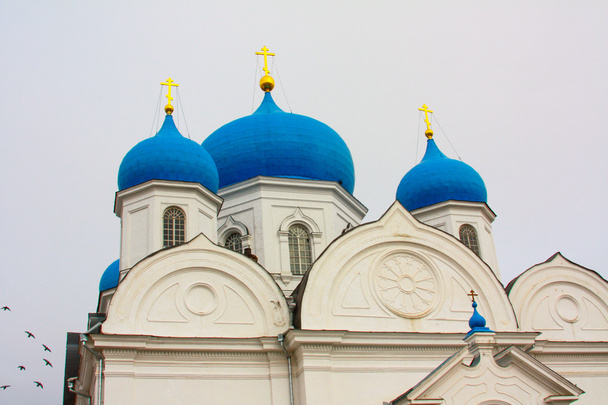 Winter.Beautiful Orthodox churches in Russia, with bright blue domes. - Fotografie, Obrázek